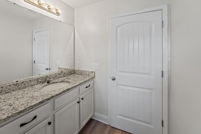 Building Photo - Spacious 5-Bedroom Home in The Palms at New Hampstead with Office & Screened Porch