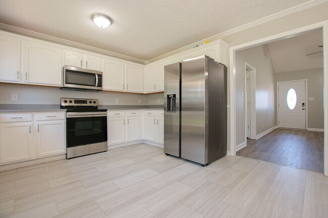 Building Photo - 1701 Autumnwood Blvd