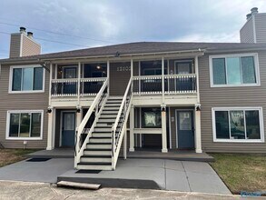 Building Photo - 12102 Carriage Ct SE