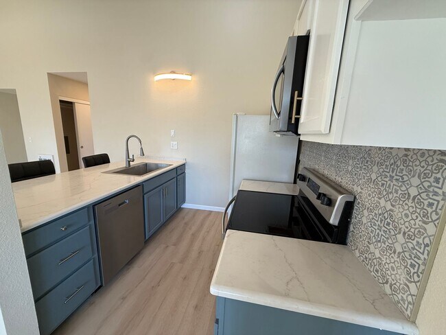 Building Photo - Beautifully upgraded 1 bed 1 bath with uti...