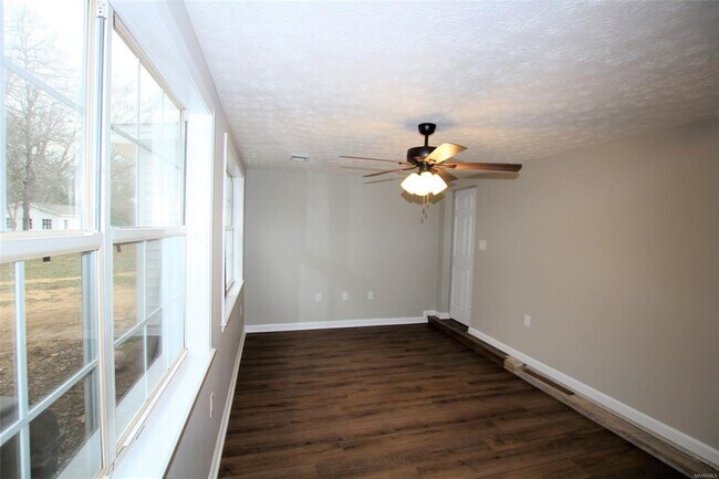 Building Photo - 213 Ross Rd