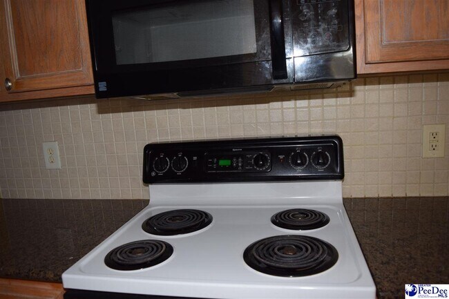 Building Photo - 2125 Sanderling Dr