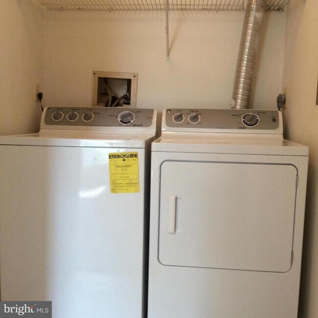 Building Photo - 17050 Capri Ln