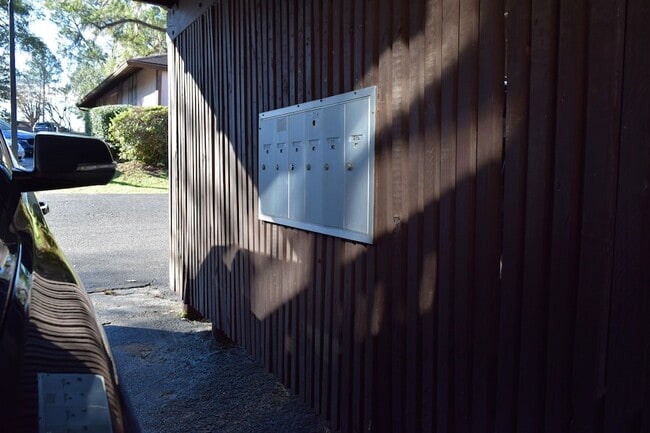 Building Photo - 410 Westwood Dr