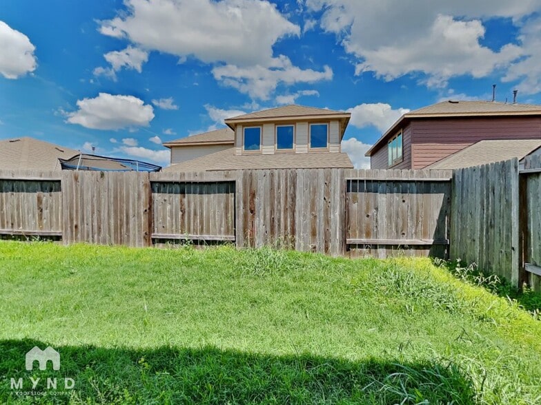 Building Photo - 8111 Carillon Way