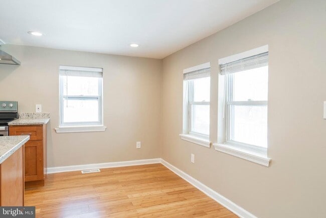 Building Photo - 329 Hillcrest Ave