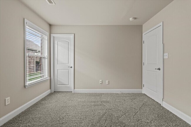 Building Photo - 127 Pembridge Ln