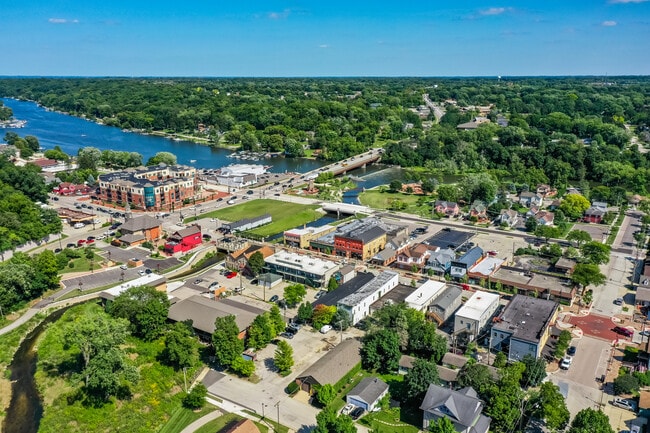 Building Photo - 405 La Fox River Dr
