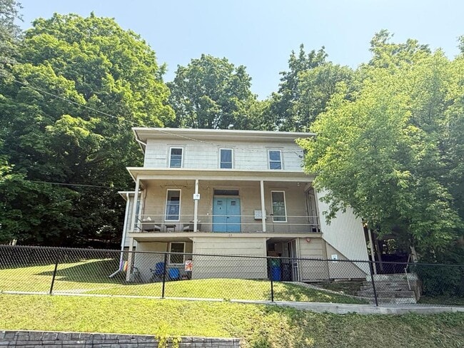 Building Photo - 103 E Spencer St