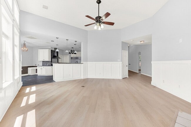 Building Photo - 1413 Westmont Dr