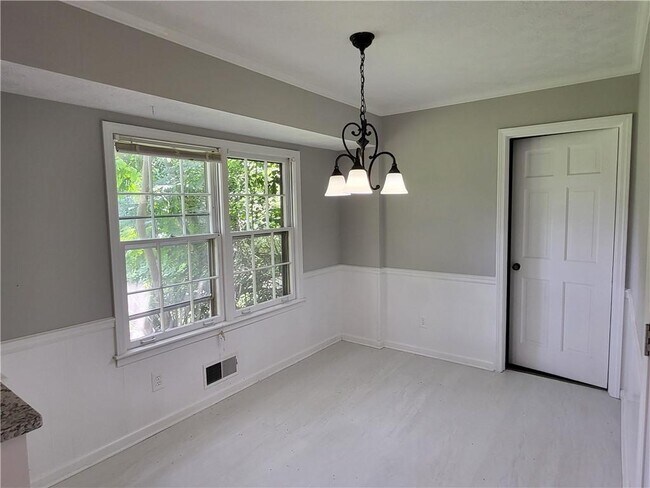 Building Photo - 4548 Shallowford Rd