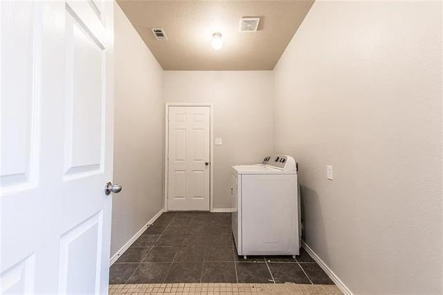 Building Photo - 9779 Old Field Dr