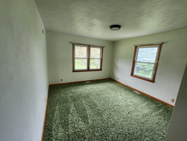 Building Photo - 7146 Tamarack Rd
