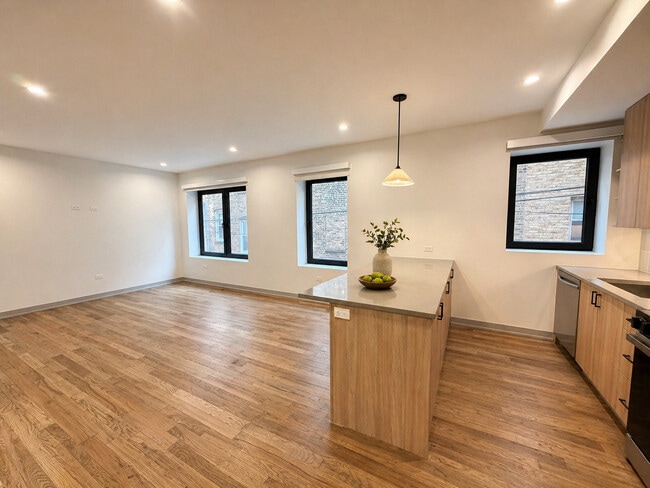 Building Photo - 1335 W Estes Ave