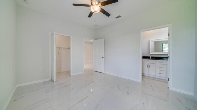 Building Photo - 4864 Golfview Blvd