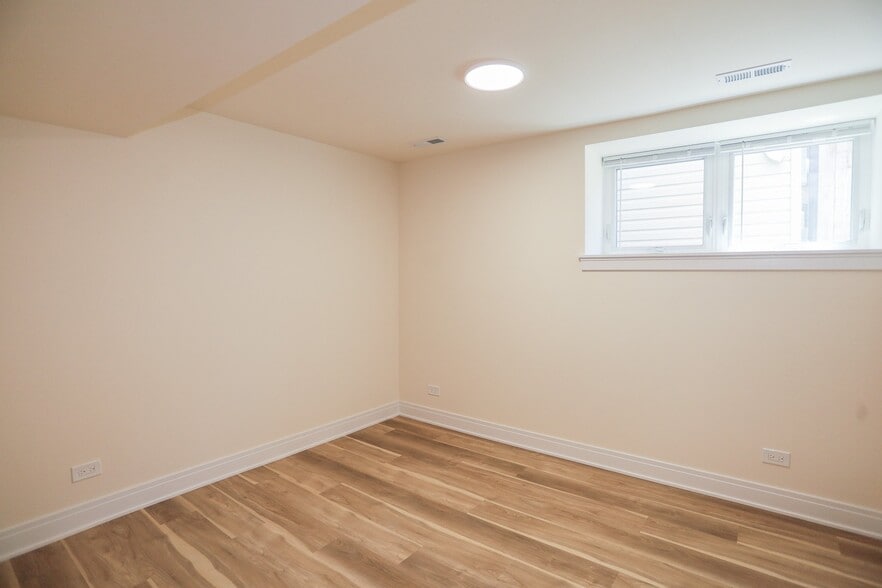 Building Photo - 2342 N Lawndale Ave