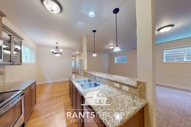 Building Photo - Spacious 3-Bedroom Home in Lacey's North T...
