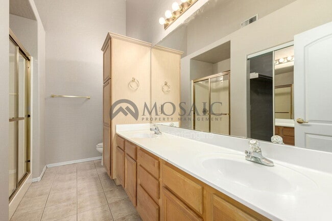 Building Photo - 1260 S Lindsay Rd