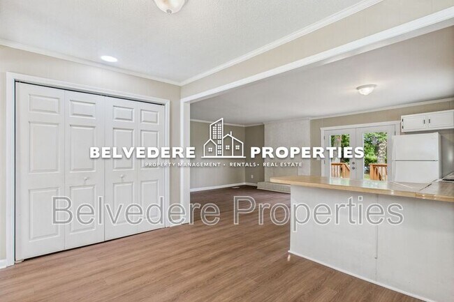 Building Photo - 2913 Wildwood Dr
