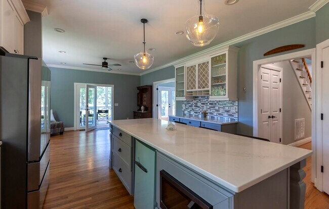 Building Photo - 133 Old Augusta Dr