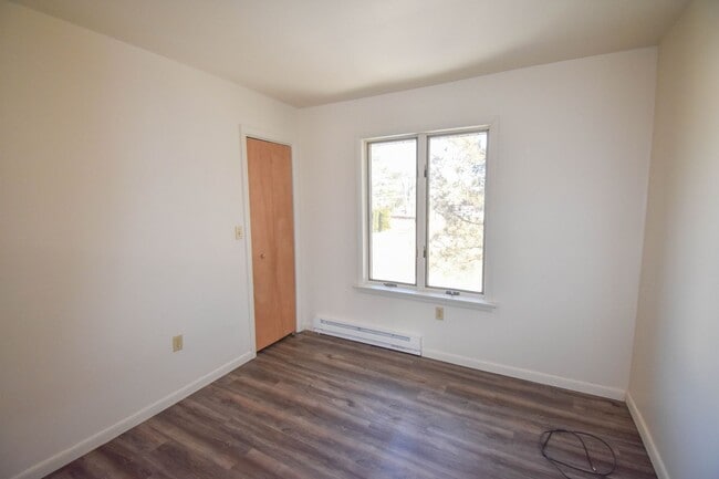 Building Photo - Two Bedroom in Jersey Shore with 1-Car Garage!