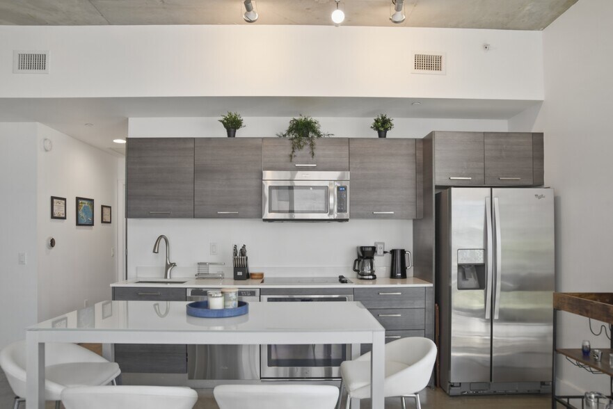 Building Photo - 151 SE 1st St