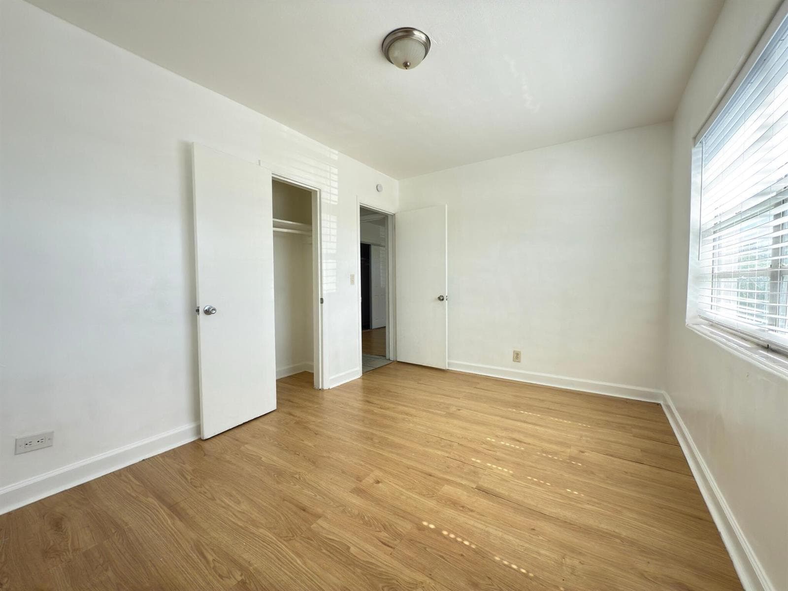 Building Photo - 1172 W 34th St