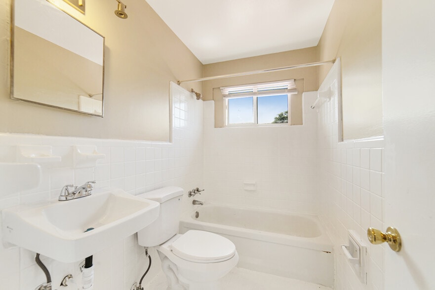 Building Photo - 3410 Elizabeth St NW