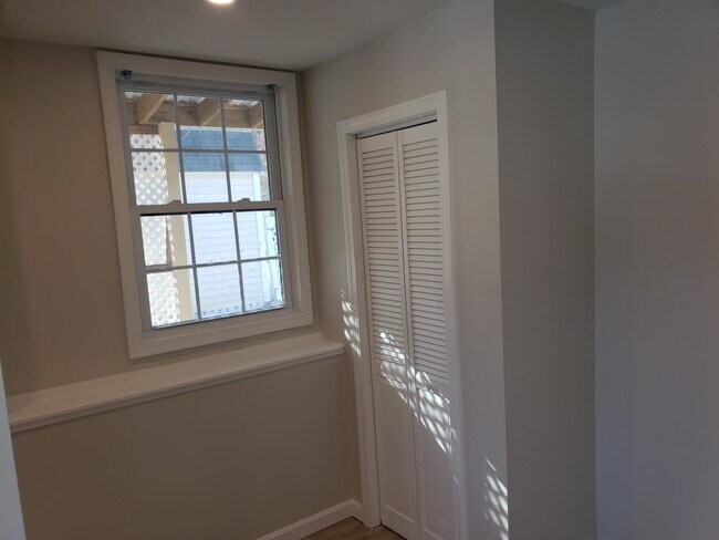 Building Photo - 2 Bancroft Rd