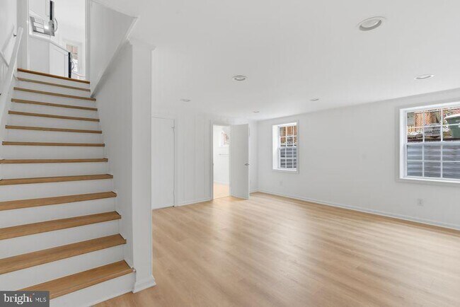 Building Photo - 4813 20th Pl N