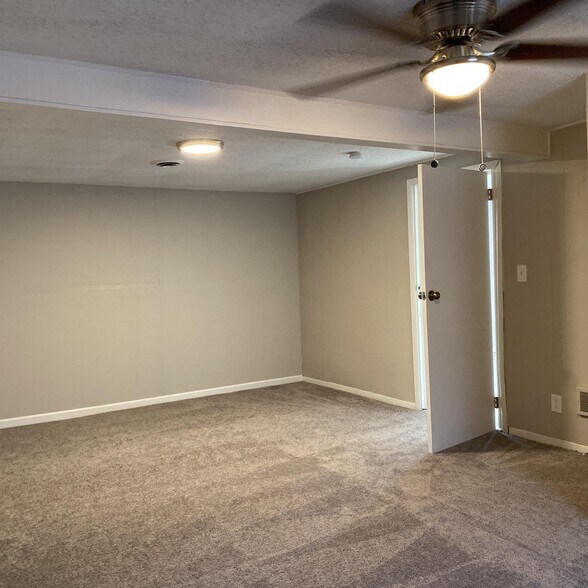 Building Photo - 332 N Cedar Ave