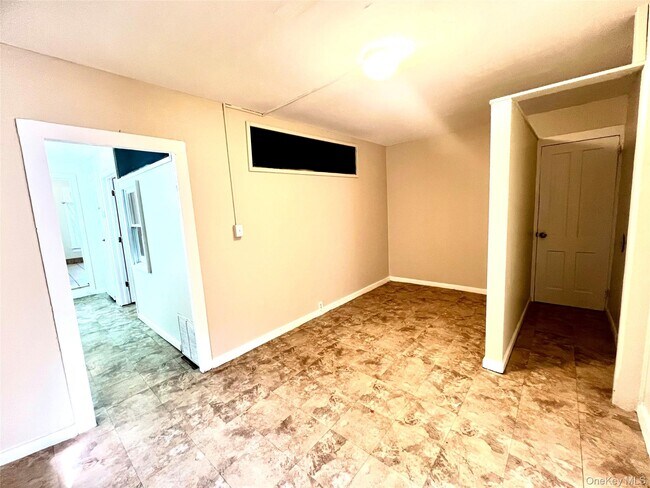 Building Photo - 30 Knapp Ave