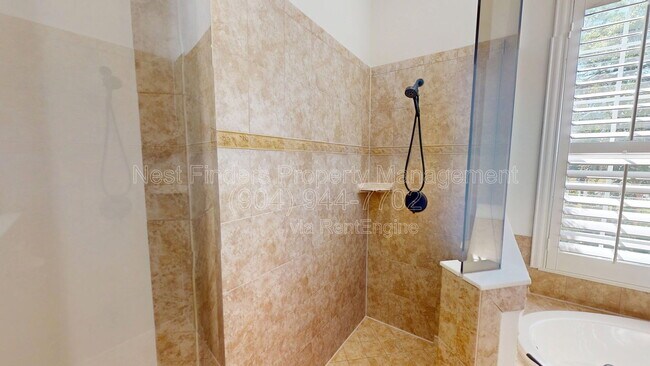 Building Photo - 283 Holland Dr