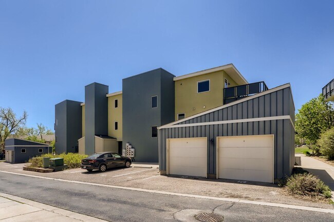 Building Photo - Modern 1 BDR Condo in Holiday Neighborhood