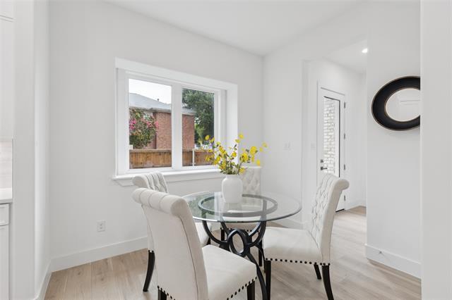 Building Photo - 1000 W 10th St