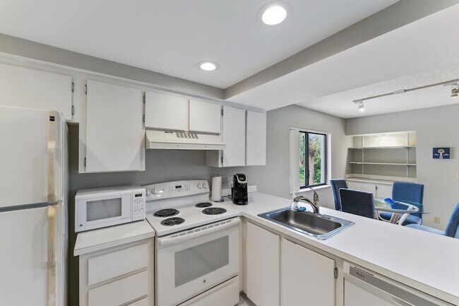 Building Photo - 1605 S US Hwy 1