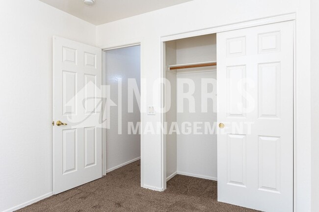 Building Photo - 13971 S Rosemont Rd