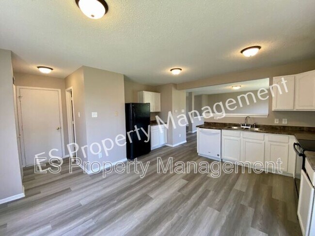 Building Photo - 8415 Ash Grove Dr