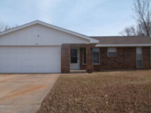 Building Photo - Nice 3 bed, 1.5 baths, 2 car garage