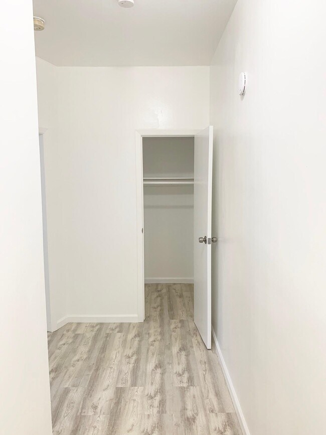 Building Photo - 29-33-33 51st St