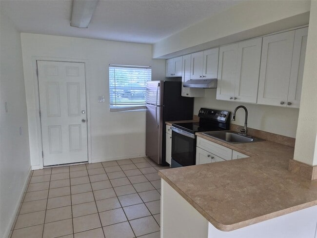 Building Photo - 13934 Sommers Ave