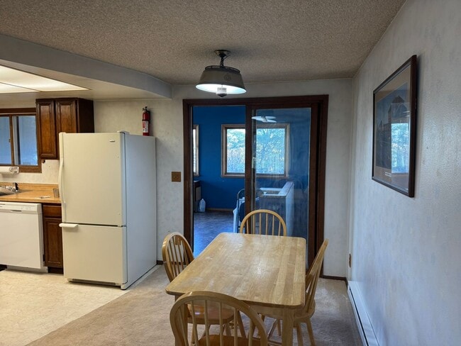 Building Photo - 624 E Milky Way Dr