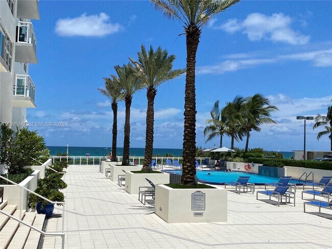 Building Photo - 6917 Collins Ave