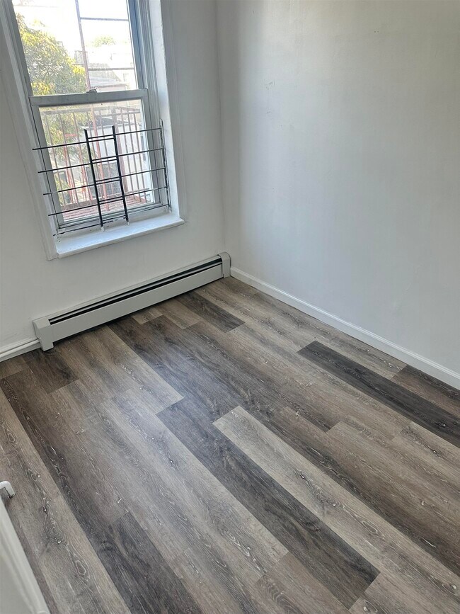 Building Photo - 340 2ND St