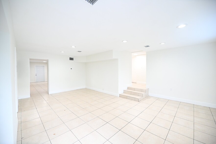Building Photo - 2507 N 66th Ave