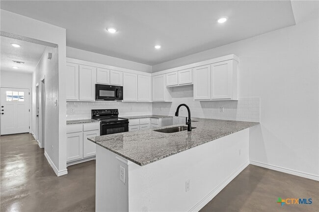 Building Photo - 905 Smoke Tree Ln