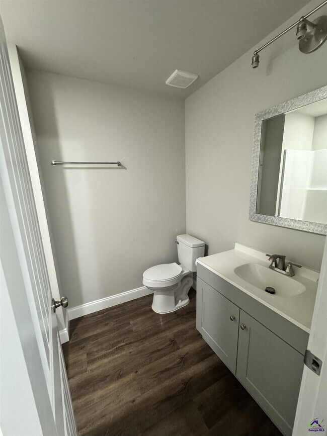 Building Photo - 301 Doyle St