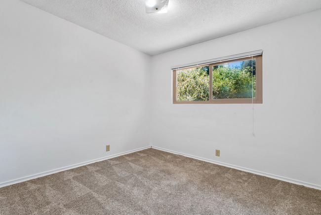 Bedroom - 301 Canham Rd