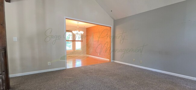 Building Photo - 13944 S Raintree Dr