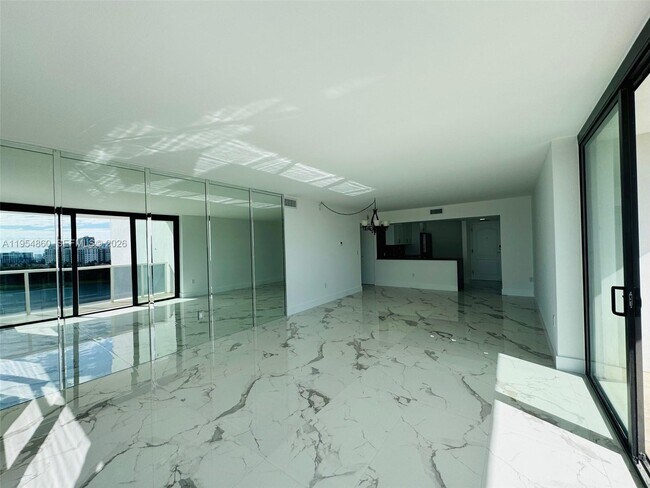 Building Photo - 3675 N Country Club Dr